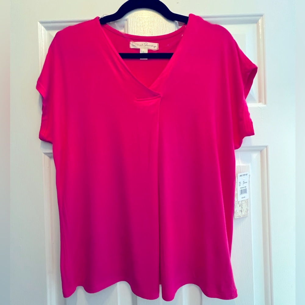 NWT- French Laundry v-neck short sleeve in size Small.